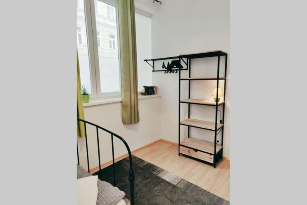 Amadeus - Tram Station To The Opera 2 Mins Away Apartment Wien Ngoại thất bức ảnh